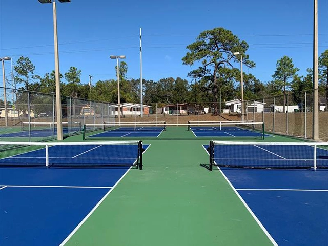 Sơn lại 1 lớp sàn cũ pickleball trường học Sporttek